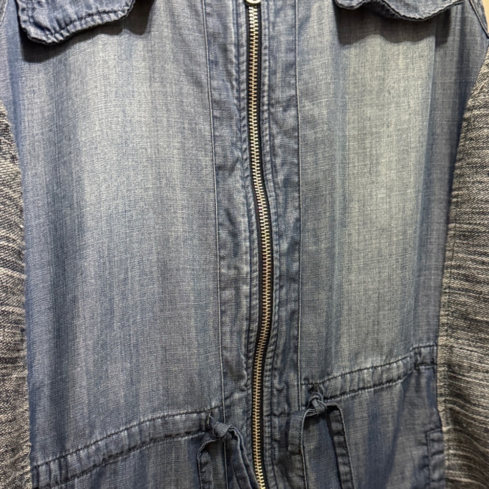 Hooded Vest with Zipper Zenergy by chicos 2 - Picture 4 of 13